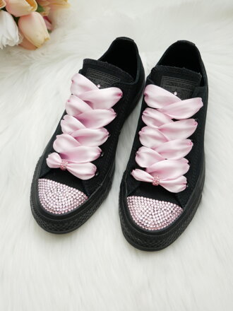 Celé čierne converse, rúžový crystal