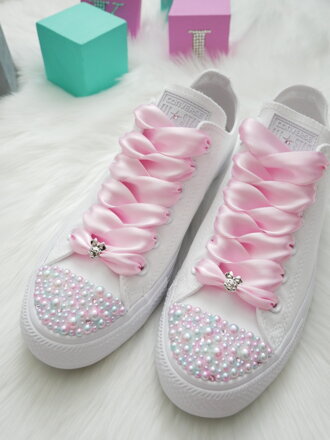 Čistobiele converse, ombre perly