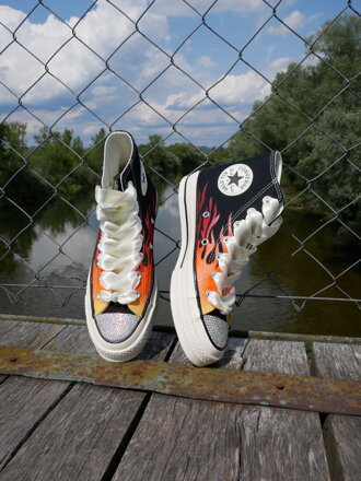 Converse s plameňmi, AB crystal