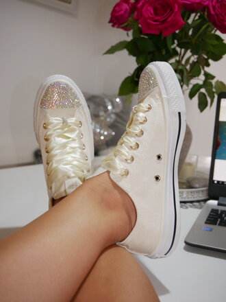 Vanilkové converse, AB crystal